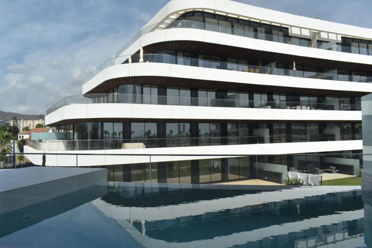 Luxury Complex Beachfront Apartment, Infinity Pool, Sauna, Gym And Large Terrace توريمولينوس المظهر الخارجي الصورة