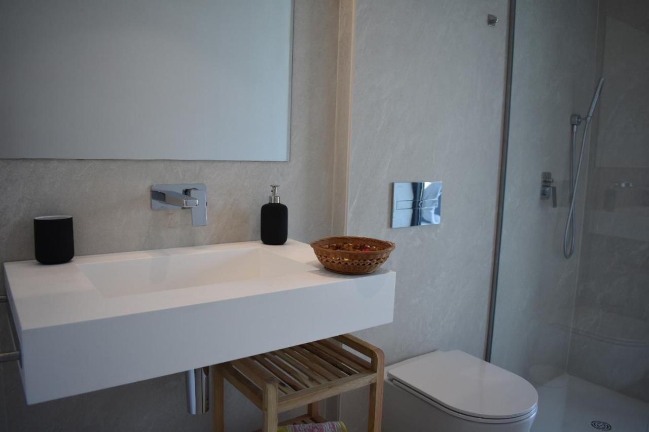 Luxury Complex Beachfront Apartment, Infinity Pool, Sauna, Gym And Large Terrace توريمولينوس المظهر الخارجي الصورة