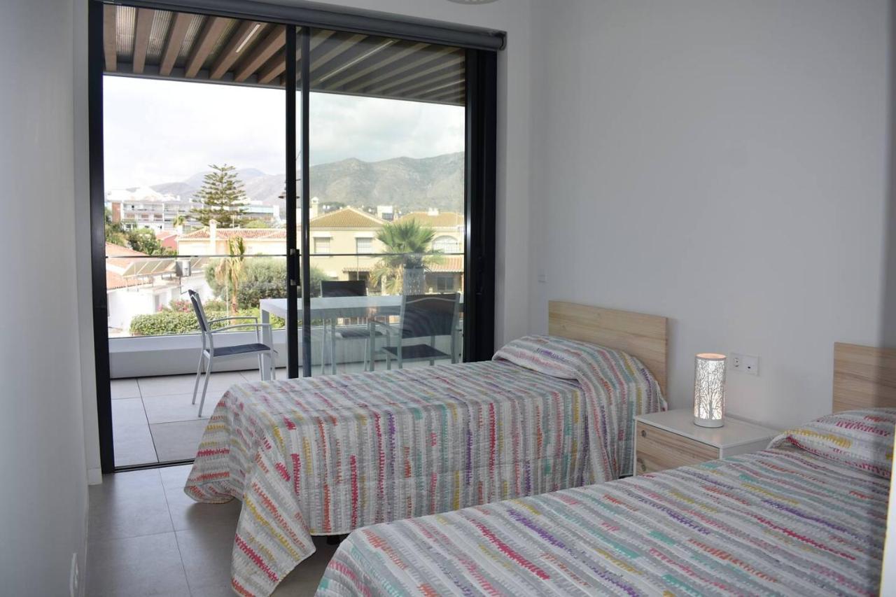 Luxury Complex Beachfront Apartment, Infinity Pool, Sauna, Gym And Large Terrace توريمولينوس المظهر الخارجي الصورة